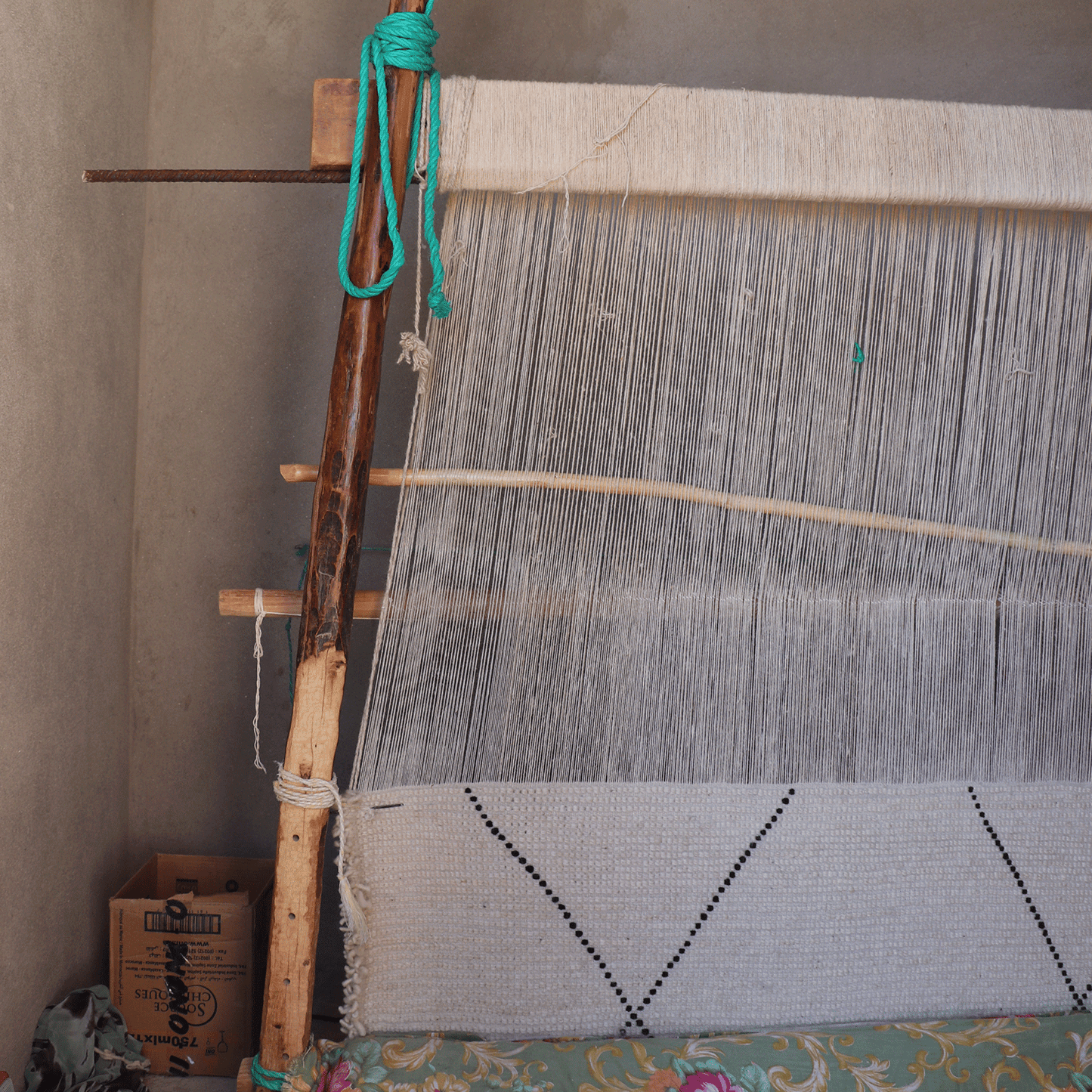 Marokkanischer Teppich Azilal Black Dots