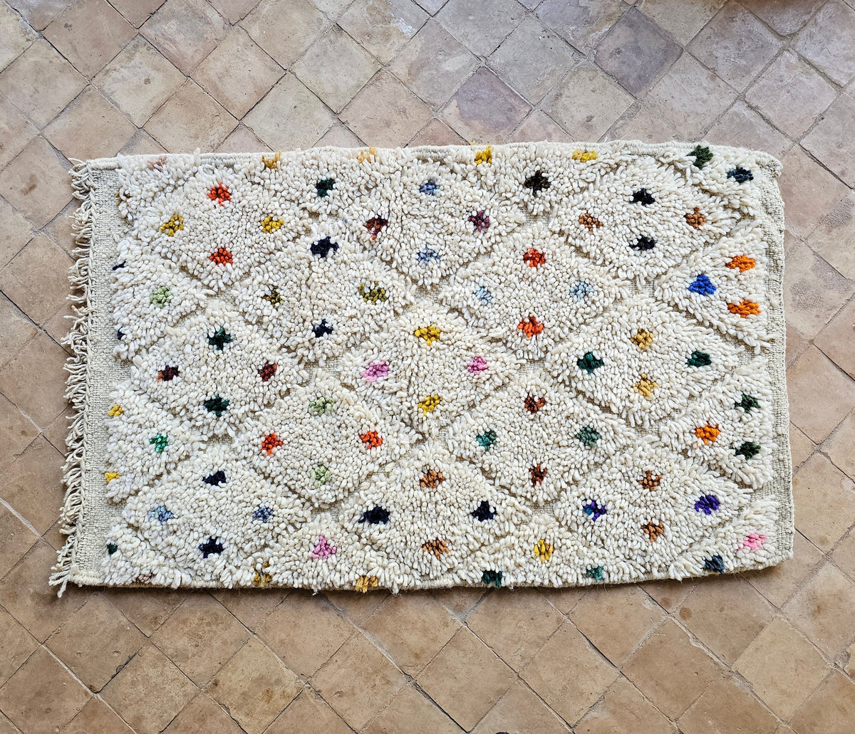 Kleiner Wollteppich Punkte Boujaad 62x98 cm