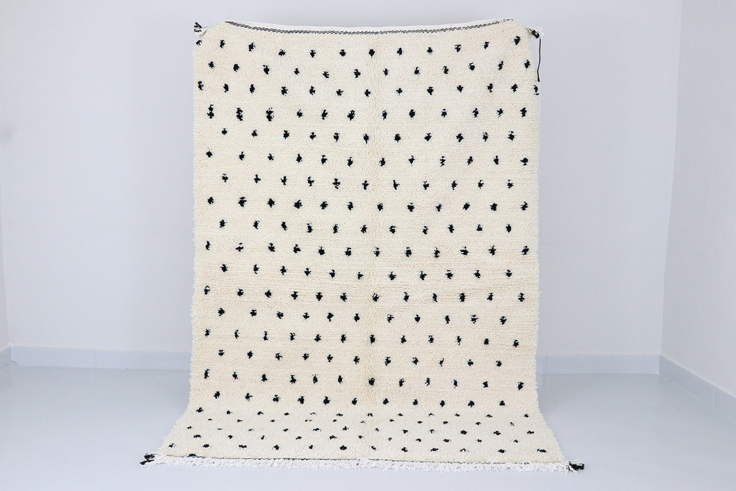 Marokkanischer Teppich Azilal Black Dots