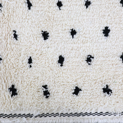 Marokkanischer Teppich Azilal Black Dots