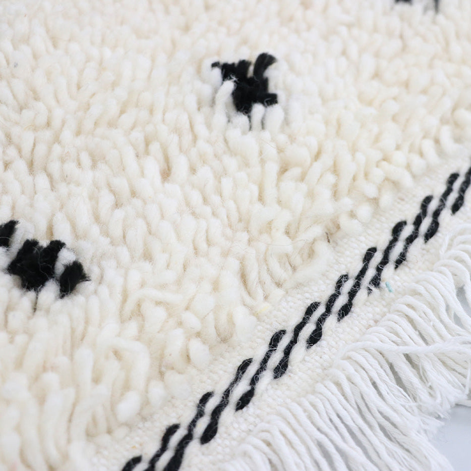 Marokkanischer Teppich Azilal Black Dots