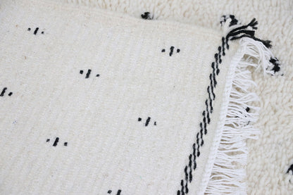 Marokkanischer Teppich Azilal Black Dots