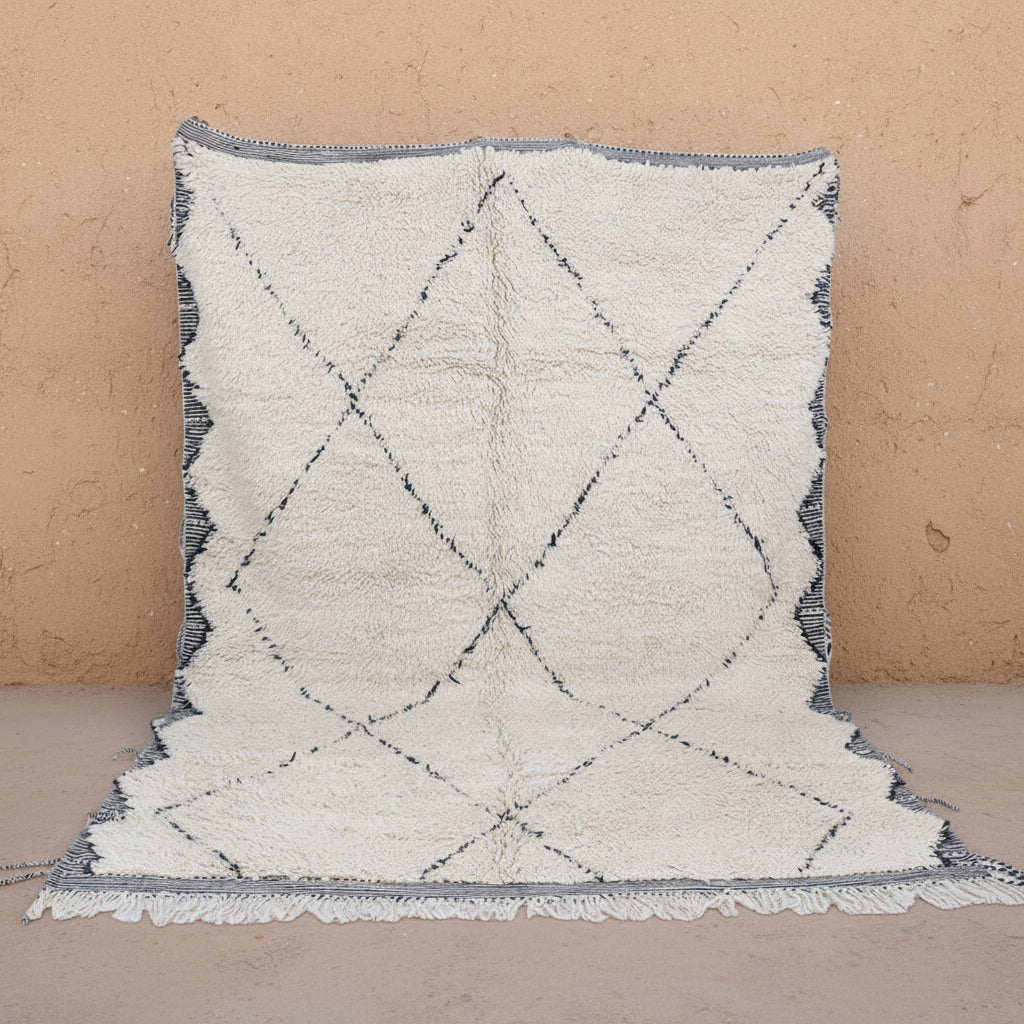 Teppich Beni Ourain mit Rauten und Webrand schwarz weiß