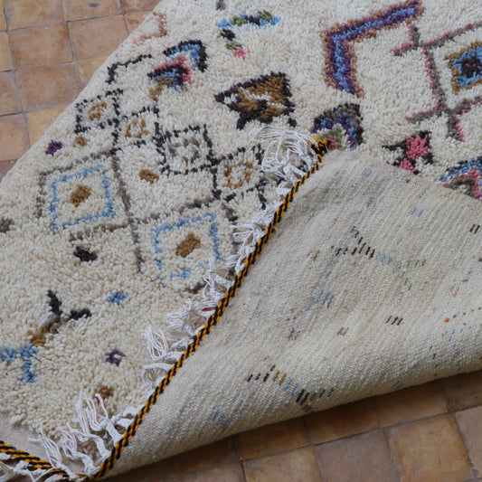 Handgefertigter Azilal Berber Teppich mit Berbersymbolen Made in Ait Bouguemez