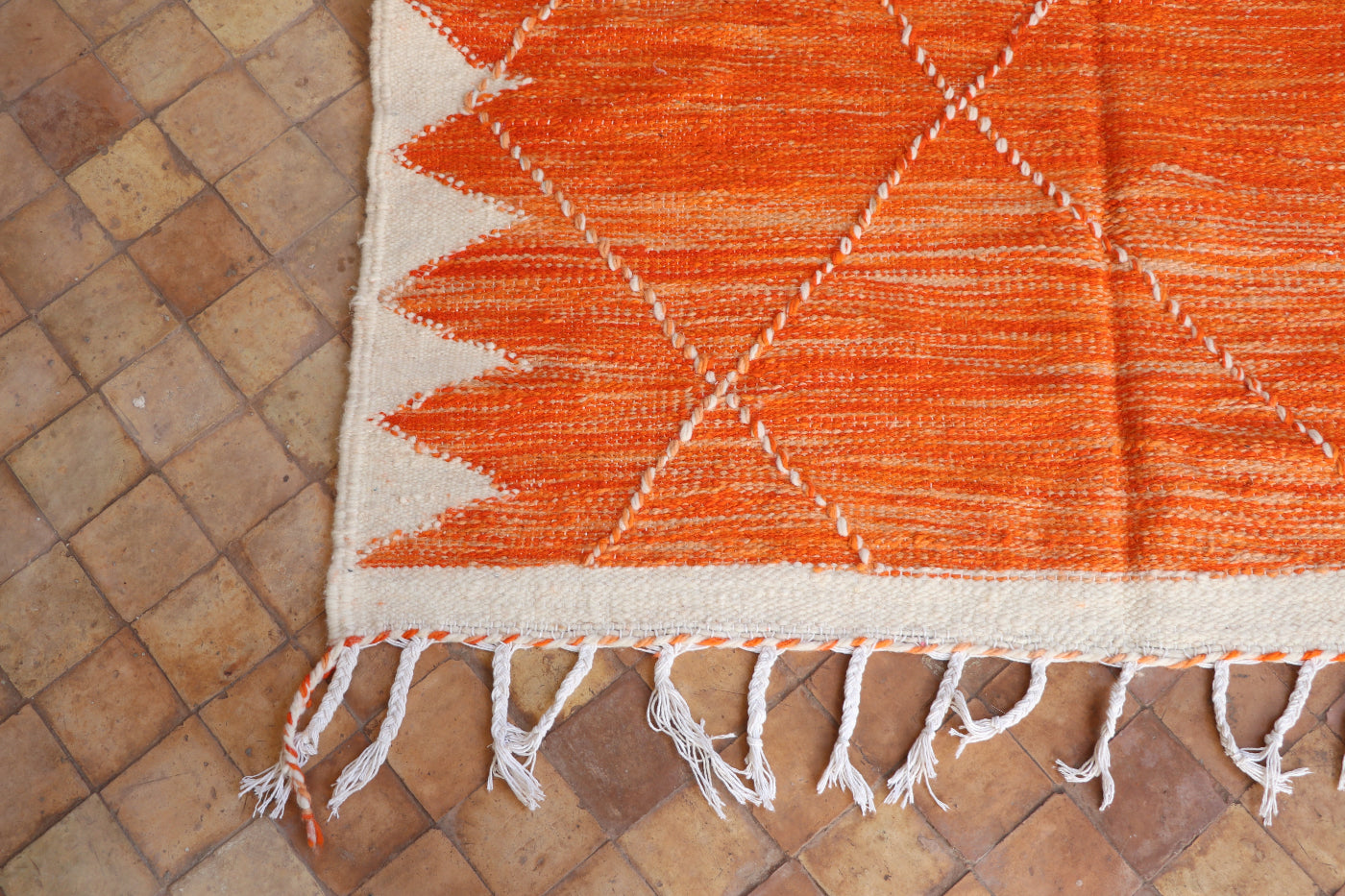 Zanafi kilim pink-black 79x118 in