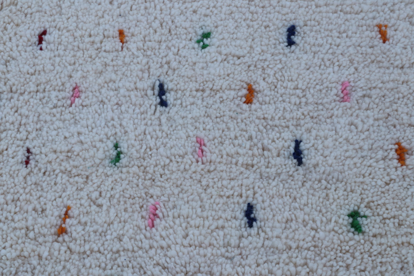 Azilal Teppich Happy Dots 156x210 cm