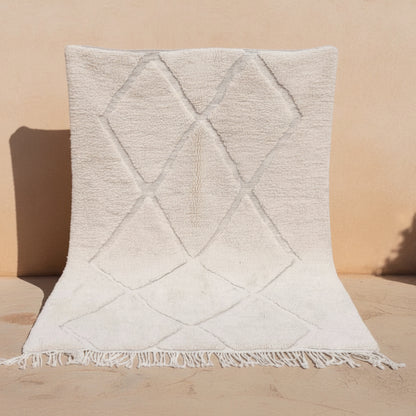 Schöner marokkanischer Teppich aus weißer Wolle handgefetrigt