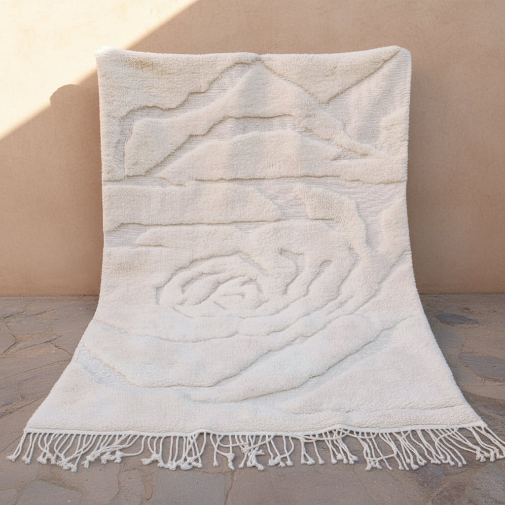 Originaler Berber Teppich aus Marokko mit Rosenmuster hell creme