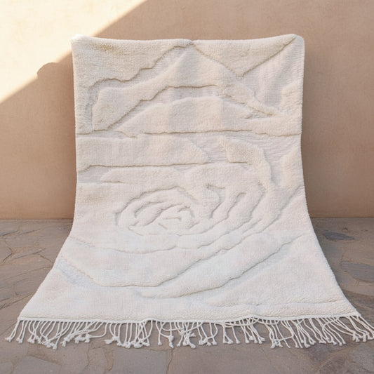 Originaler Berber Teppich aus Marokko mit Rosenmuster hell creme