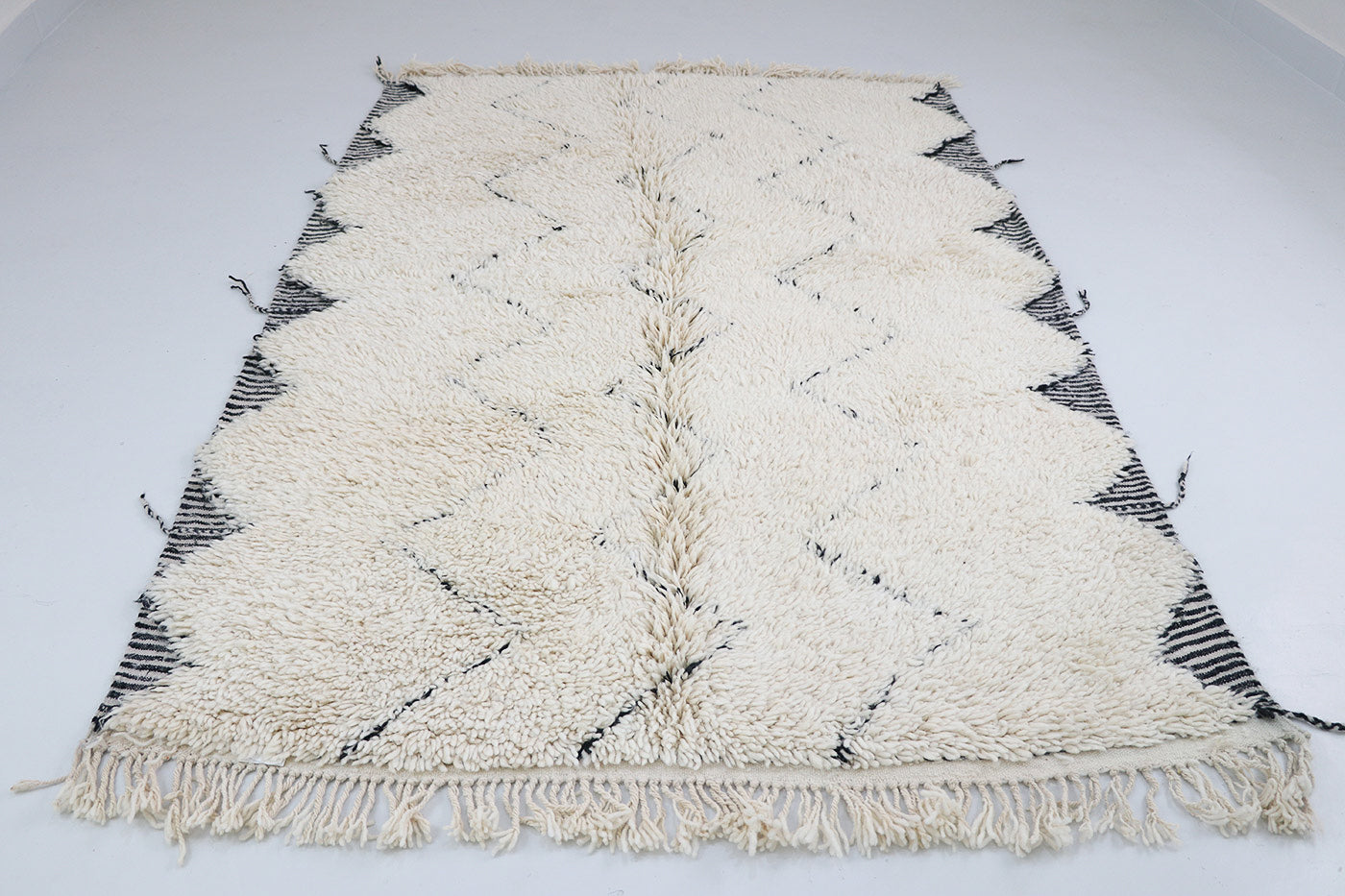 Beni Ourain zigzag lines and woven edge 61x92 in