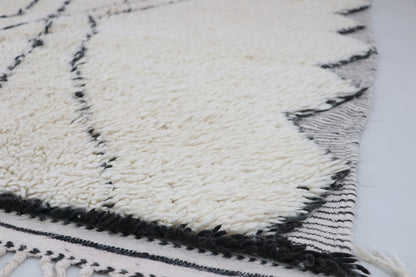 Beni Ourain carpet with woven edge 194x310 cm