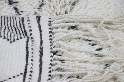 Beni Ourain carpet with woven edge 194x310 cm