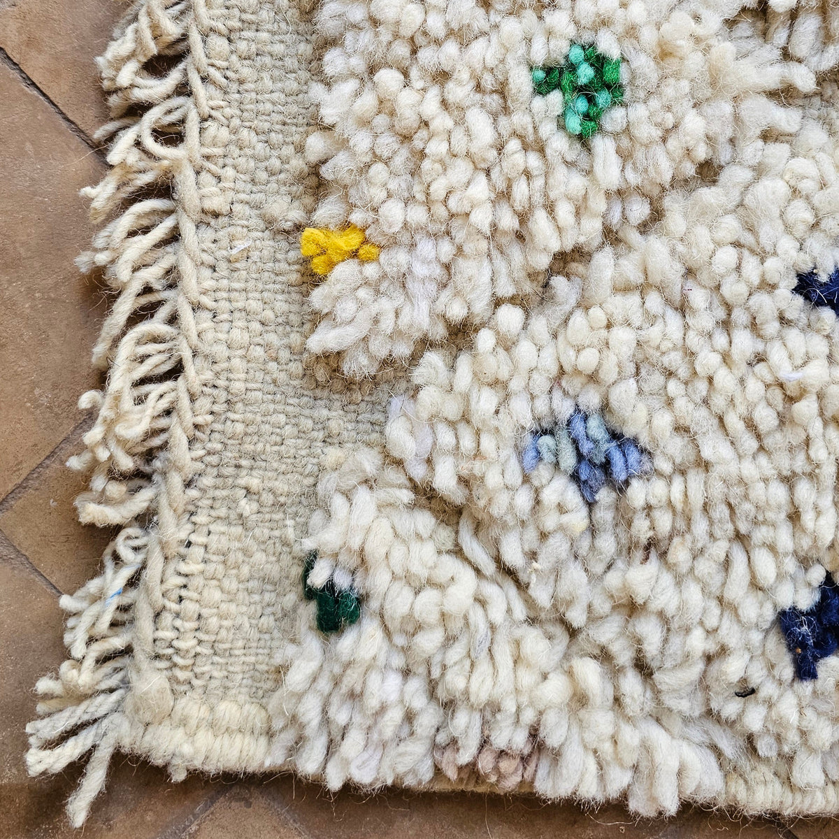 Kleiner Wollteppich Punkte Boujaad 64x100 cm