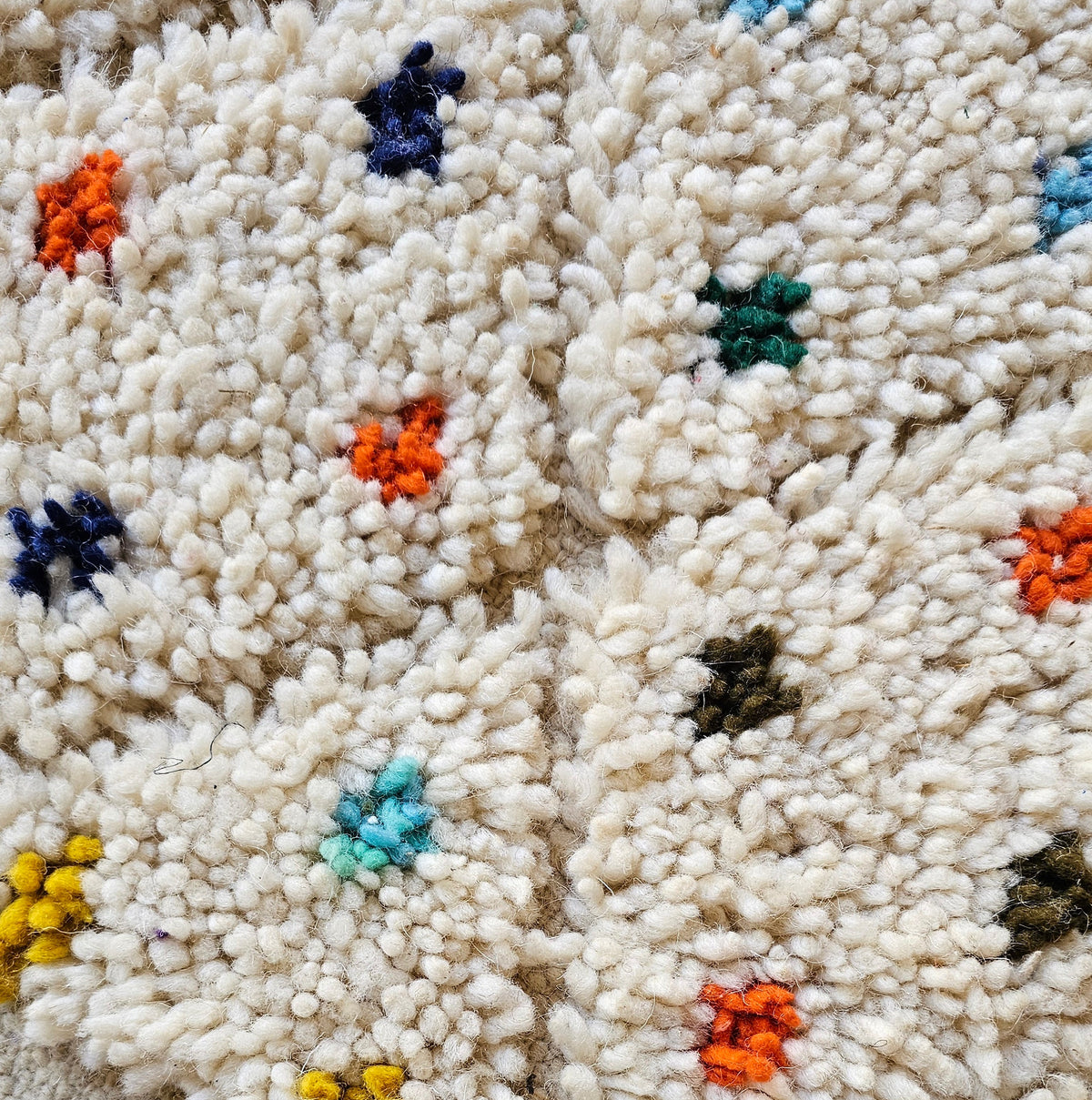 Kleiner Wollteppich Punkte Boujaad 62x98 cm