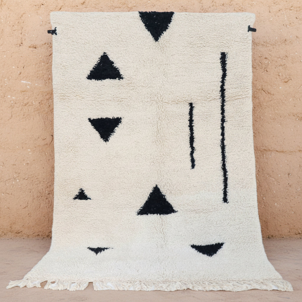 Moderner Beni Ourain Teppich mit geometrischem Muster und Dreiecken