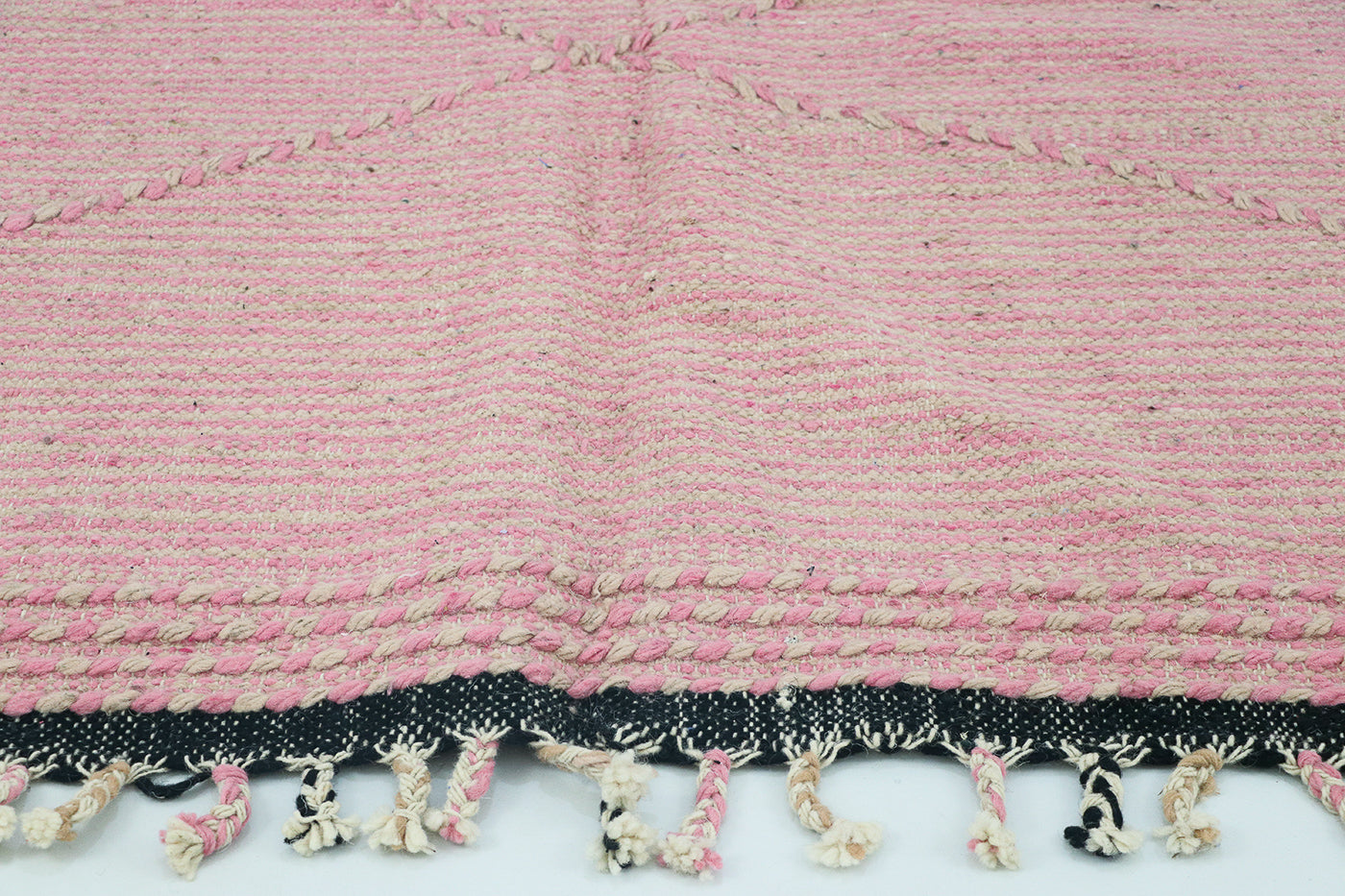 Zanafi kilim pink-black 79x118 in