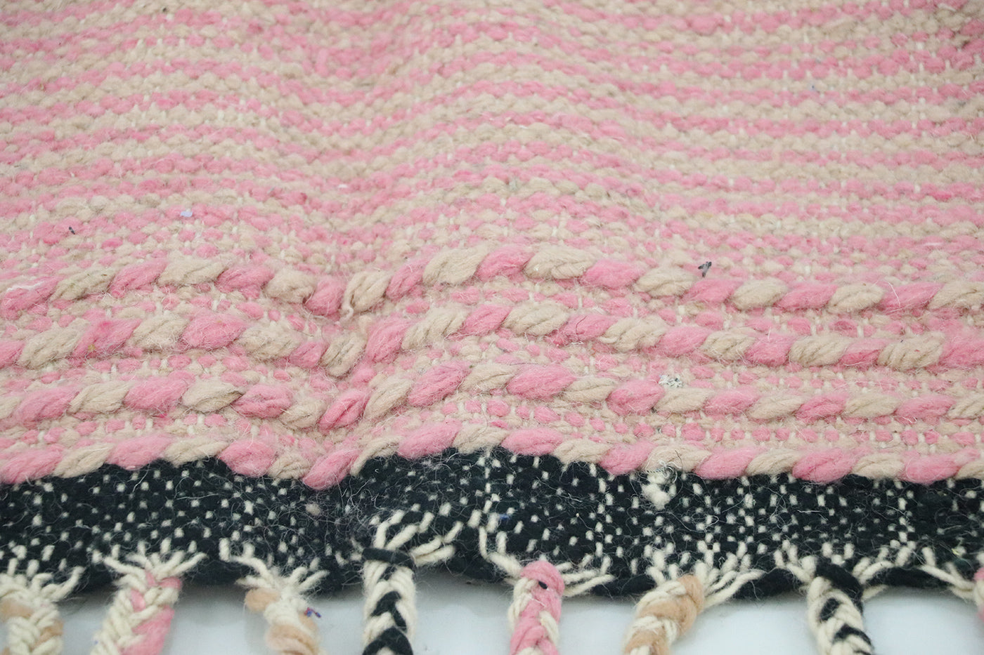 Zanafi kilim pink-black 79x118 in